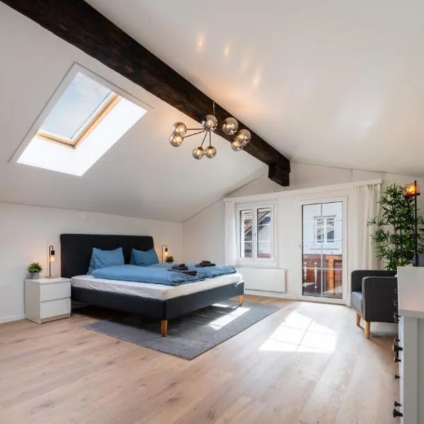 Large apt in town center next to Brunngasse & near lake, hotel sa Brienz