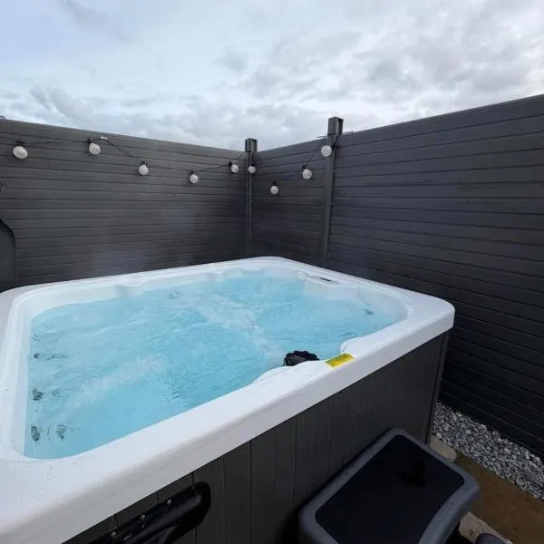 Lucas Retreat Hot Tub Lodge, Bockenfield Morpeth, hotell i Morpeth