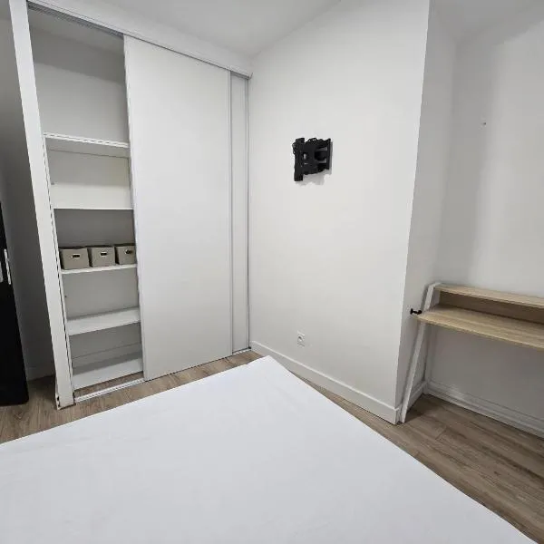 Type 2 centre ville avec parking, hotel in Corte