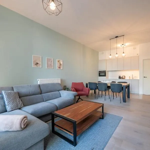 Modern Apartment with Spacious Terrace, hotel en Ostende