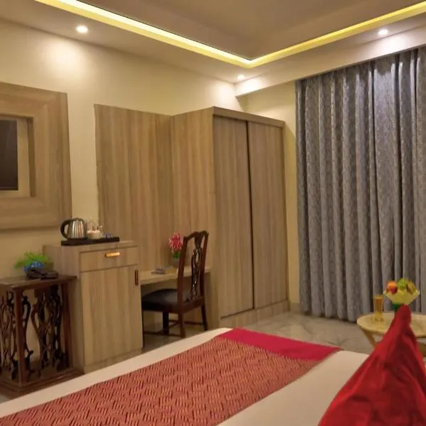 Hotel Ginger Plaza Delhi Airport, hotel en Noida