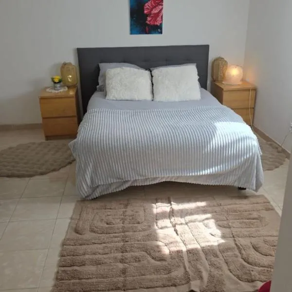 Harmonieux T2 avec Piscine en option, hotel u gradu La Ferté-Gaucher