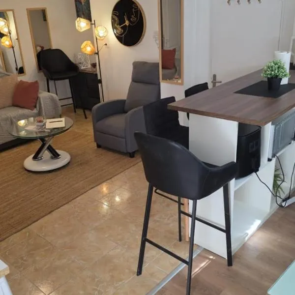 Magnifique appartement 2p avec piscine partagée, Hotel in La Ferté-Gaucher