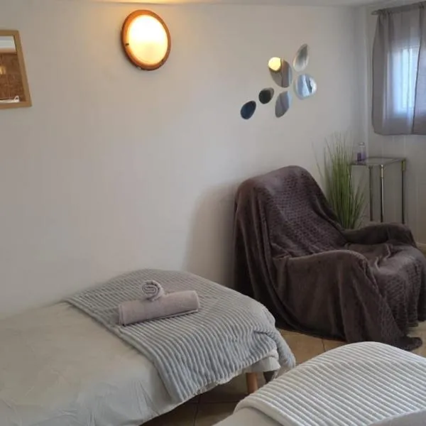 Confortable studio avec Piscine à partager en option: La Ferté-Gaucher şehrinde bir otel