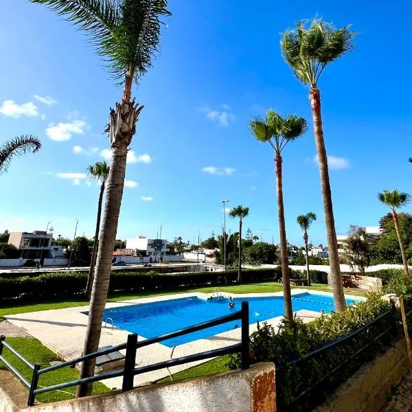 Spacious Triplex in Harhoura, hotel v destinaci El Harhoura