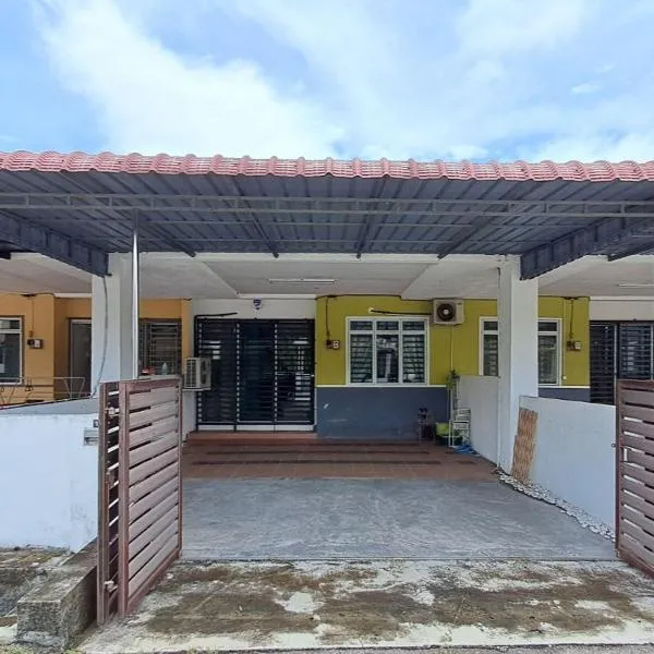 Homestay nakhoda Sitiawan، فندق في لوموت