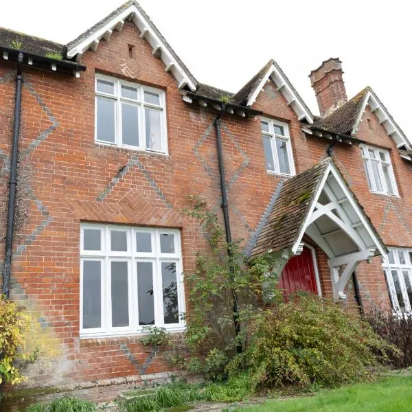 Spacious New Forest Farmhouse with Garden, hotel em Beaulieu