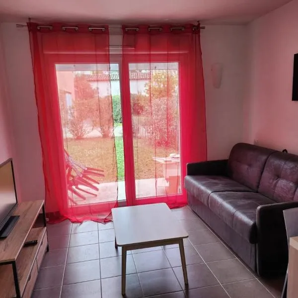 Charming house in Occitanie, hotel in Saint-Christol