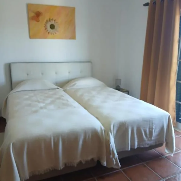 Casa FIGUEIRAS, hotell i Bensafrim