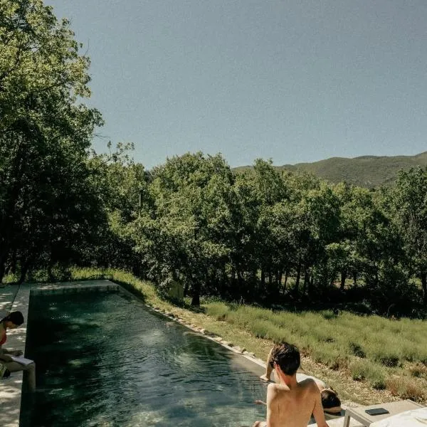 Hôtel Le Rocher des Abeilles, ξενοδοχείο σε Saint-Martin-de-Castillon