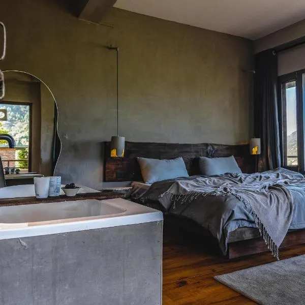 Ecstacy Bathtub Sunset View Stay & Cafe - Mukteshwar, hotel v mestu Mukteswar