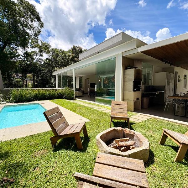 Casa 10 Floresta Boa Vista - Piscina Privativa, Adega e Conforto em 4 suítes