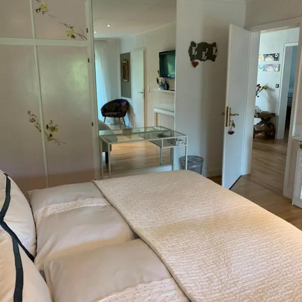 Comfort Doppelzimmer mit Balkon und Blick ins Grüne, hotel v mestu Mespelbrunn