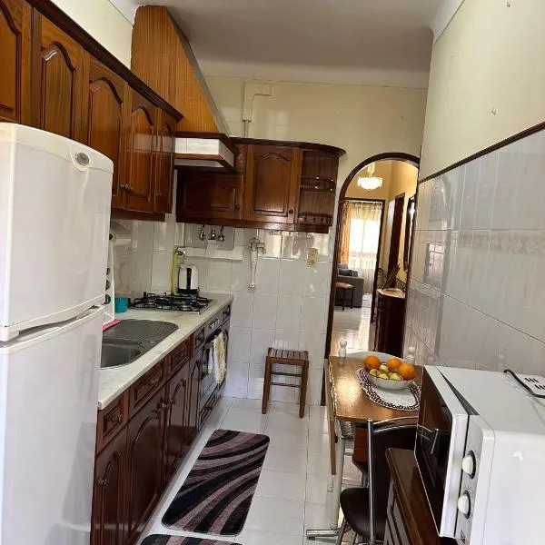 Comfy Old Style 2 Bedrooms Apartment - Close Aeroporto Lisbon, hotel a Lisbona