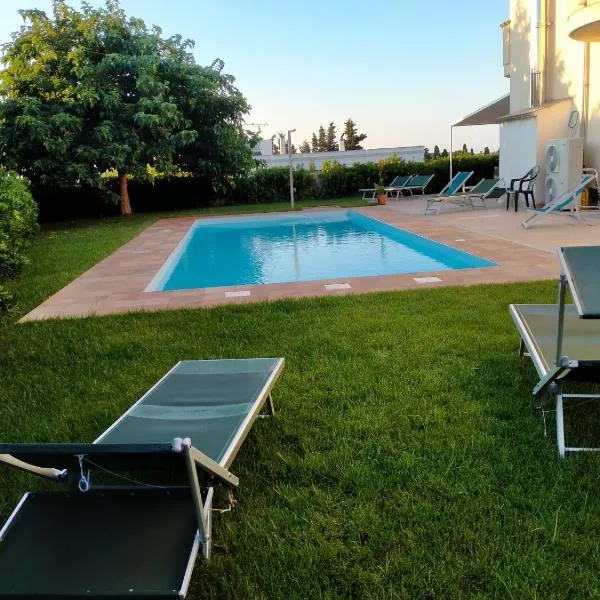 Il Santo - B&B Restaurant & Swimming Pool, hotel in Uggiano la Chiesa