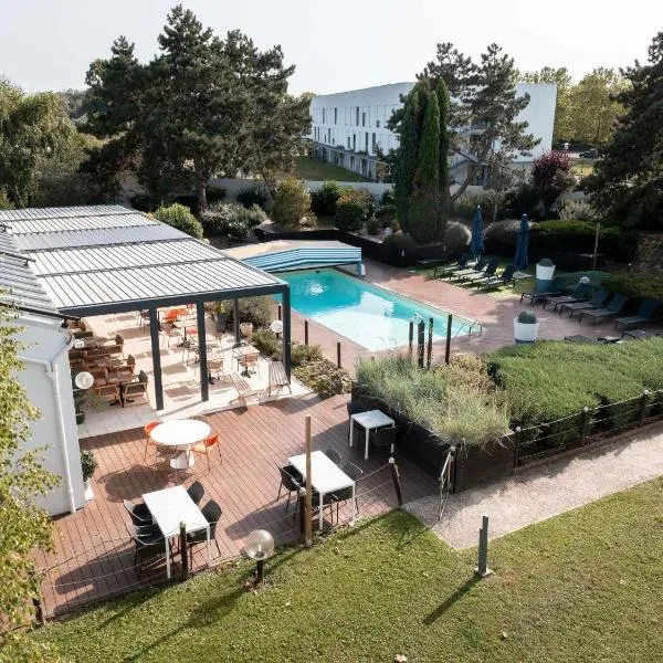 Novotel Chartres โรงแรมในชาร์ตร