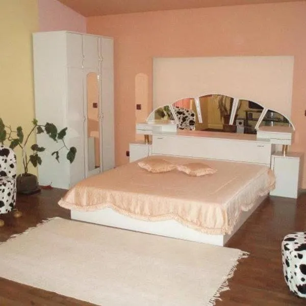 Hotel Paradise, готель у місті Кюстенділ