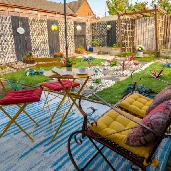 Chic and Cozy, 3 Min from Kingsholm, Parking Incl, hotell i Gloucester