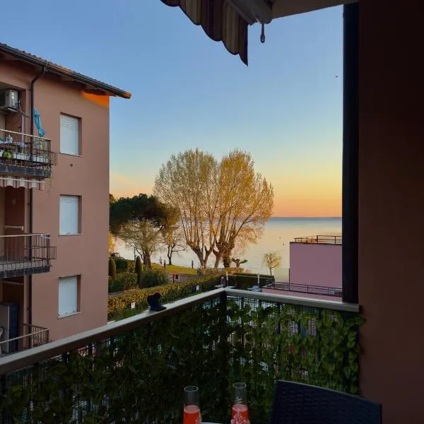 Bardolino में, होटल Appartamento sul lago con spiaggia privata