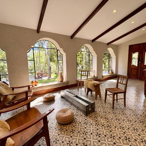 Casa 13 Floresta Boa Vista - Casa Espetacular com 6 Quartos e Arquitetura Única