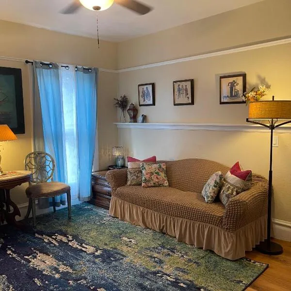 Suite in Downtown Riverside, Hotel in Riverside