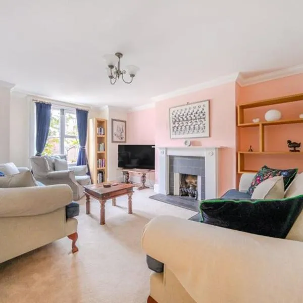 Charming Garden Flat, готель у місті Kent