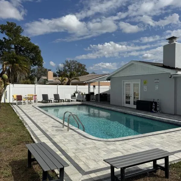 Sun, Pool & Beach Largo Getaway, hotel a Largo