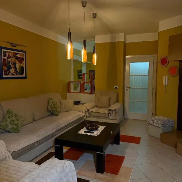 Sunshine Place, hotel in Elbasan