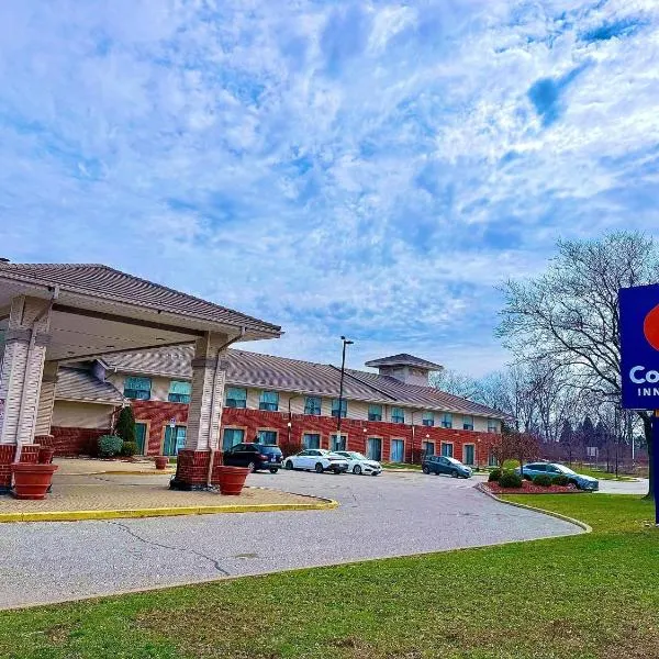 Comfort Inn & Suites Ambassador Bridge, hotel en Windsor