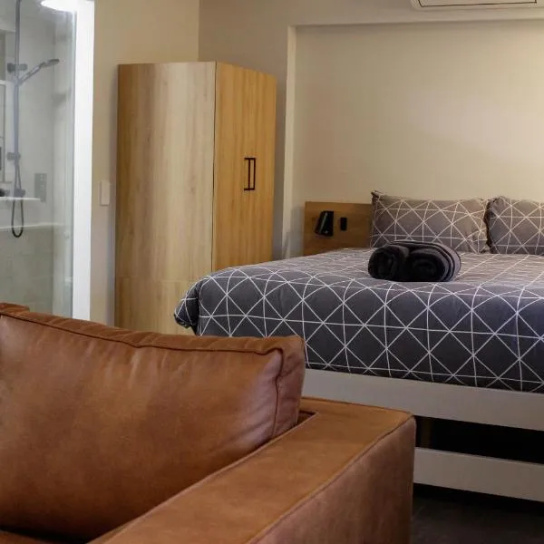 Oasis Newman, hotel v Newmanu