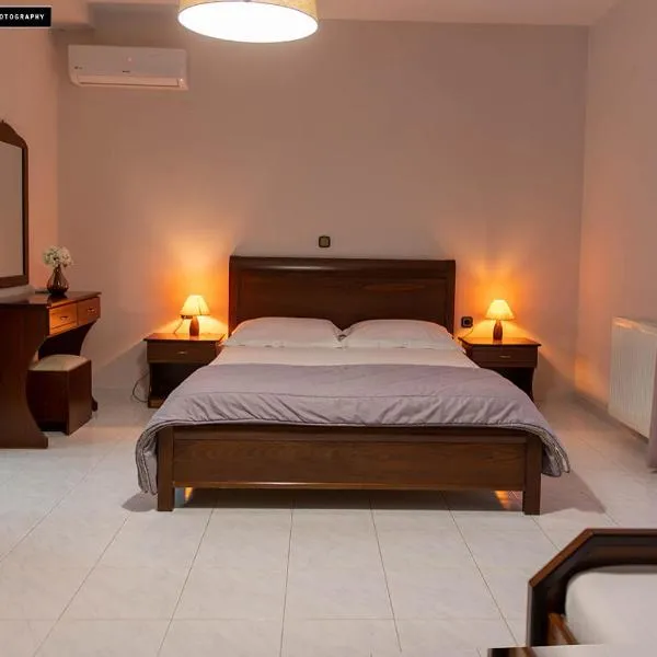 Mokos Rooms, hotel a Perdika