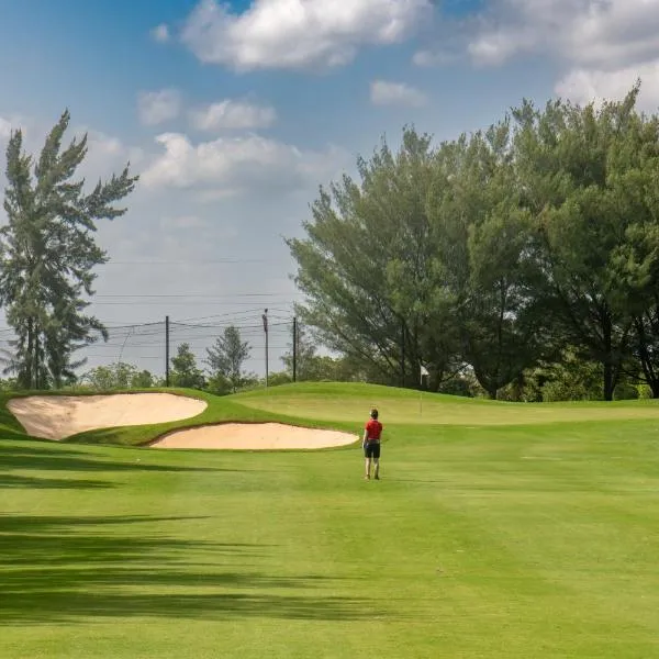 Clover Greens Golf Course & Resort - Attibele, Hosur, отель в городе Sarjāpur