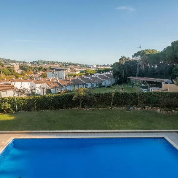 Caleta Sol 303 Apartamento con piscina comunitaria, hotel din Girona