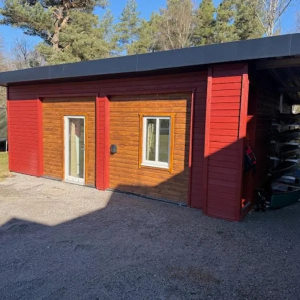 Villa Sandvik 4 beds only 70m from the lake, hotell sihtkohas Stojby
