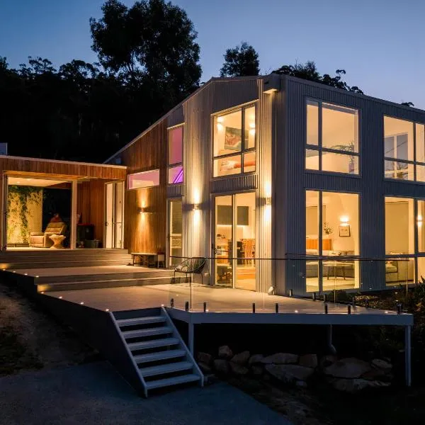 Tasman Tides - Architecturally-designed holiday home, Hotel in Eaglehawk Neck
