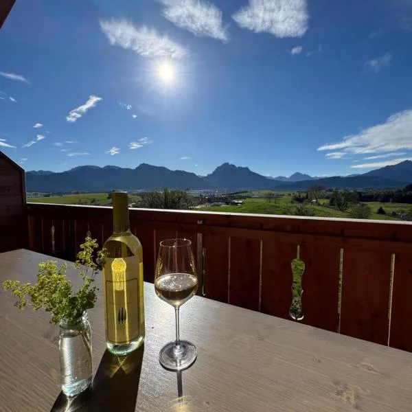Biohof Stöger Adults Only Chalet mit Blick auf Schloss Neuschwanstein See und Alpen nur 2 Einheiten, Hotel in Rieden