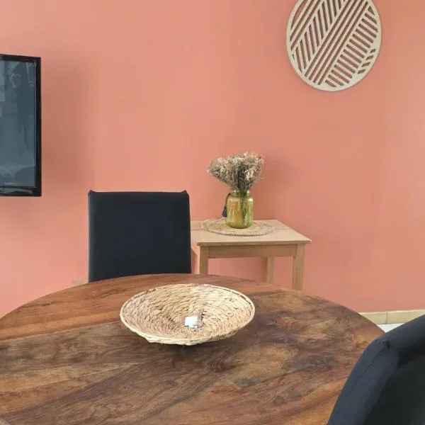 La maison de Victoire, WC à l'étage, hotel in Fourmies