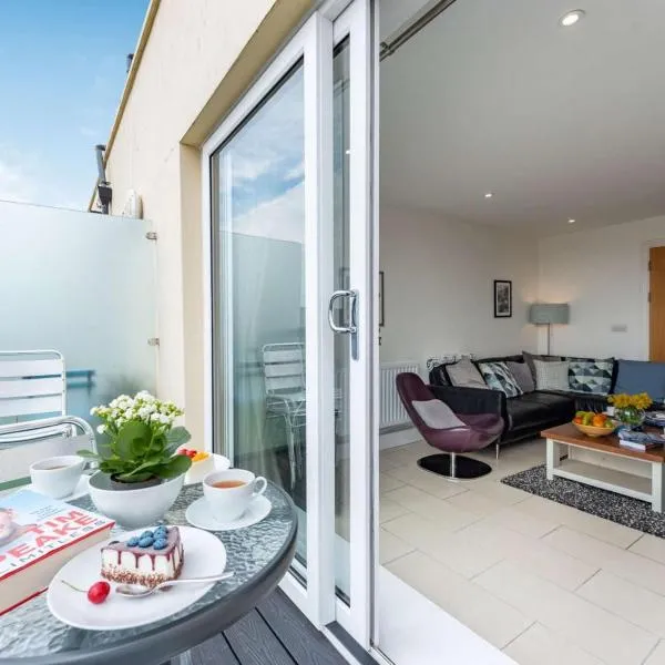 3 Bed in Tenby oc-fb055, отель в городе Тенби