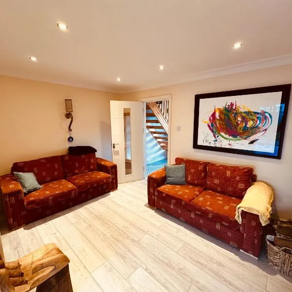 Tralee Town 3 Bedroom House with Parking, hotel in Tralee
