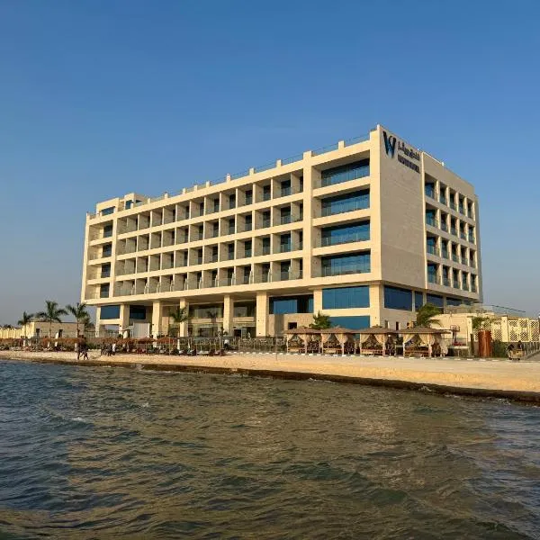 Waves Hotel, отель в городе Умлудж