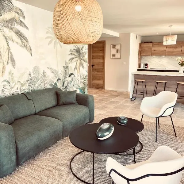 La Maison Cavet 6 Appartements de standing au cœur du village, hotel di Sanary-sur-Mer