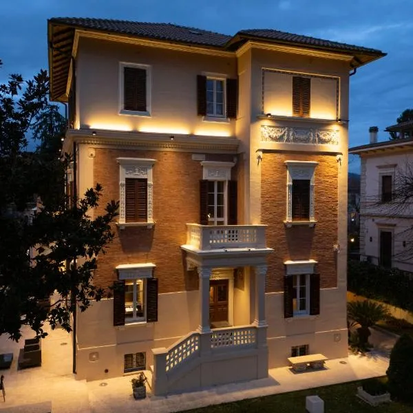 UNAHOTELS Villa dei Platani Foligno, hotel em Foligno