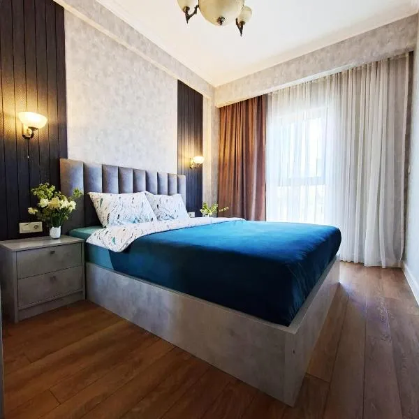 Spacious Riverside Apartment in Central Tbilisi with Balcony, viešbutis Tbilisyje