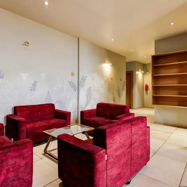 Townhouse Nagthane Satara Formerly Matoshree Palace, hotel a Satara