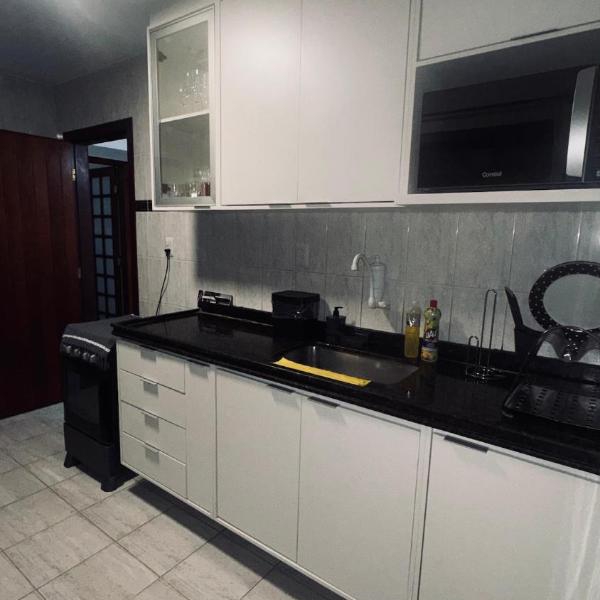 Casa ampla, arejada, 2quartos e um sofá cama na sala, 10min a pé ate a praia - Foto 4