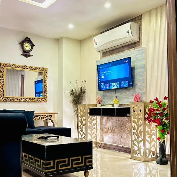 Two Bedroom Luxury Apartment in DHA Self Check in, hotell i Lahore