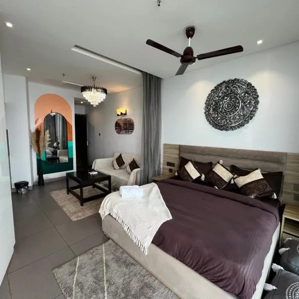 Hotel Nova Suites - Luxurious Stay In Noida, hotel di Noida