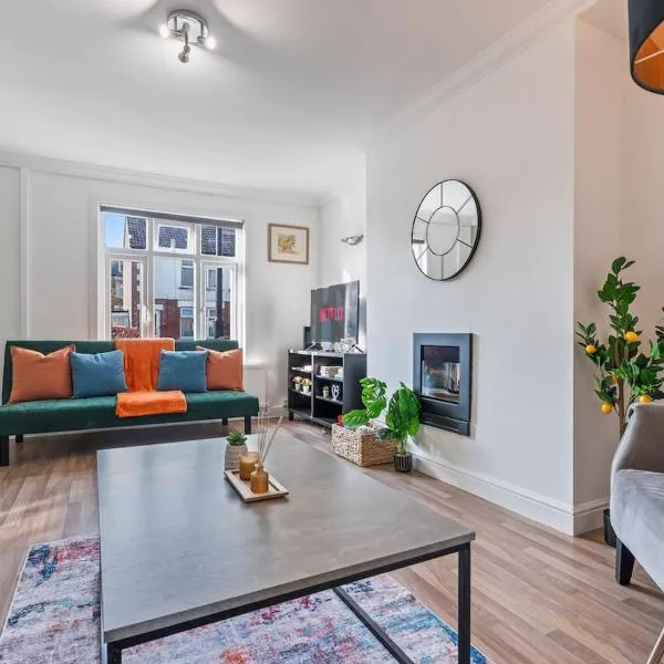 #134 Cozy Retreat Close to FarGo Village -Sleeps 7- Perfect for Contractors and Families - Free Street Parking, hotel i Coventry