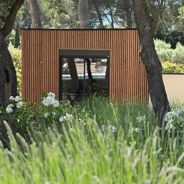 Chambre d'hôtes de La Villa douce - privée & indépendante- Provence: Pélissanne şehrinde bir otel