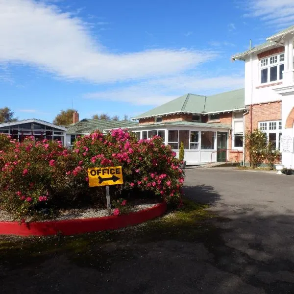 Thomas's Catlins Lodge and Camp Ground, hotel v destinaci Owaka